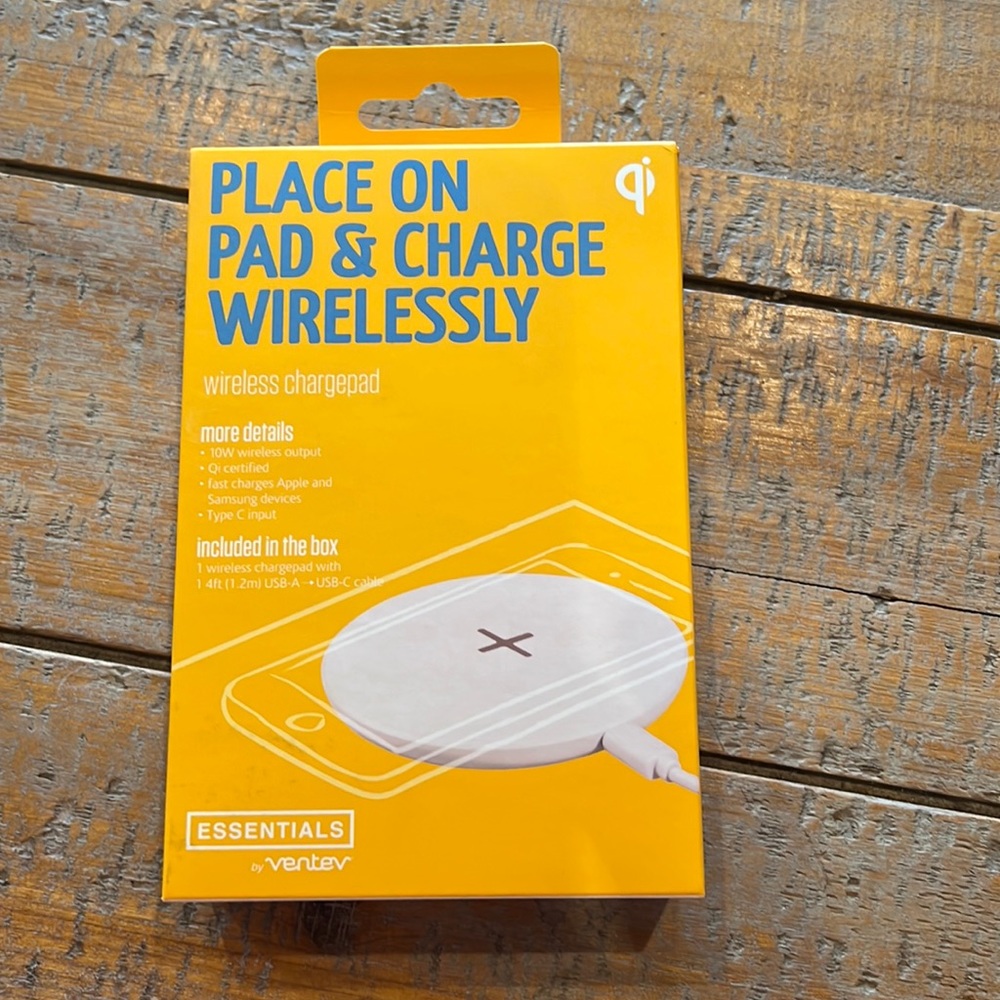 Essentials wireless charging pad